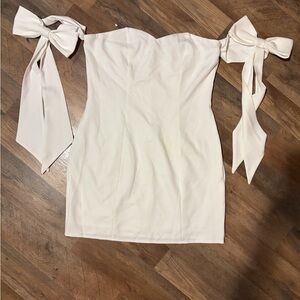 SHEIN Strapless White Dress with Bow Details